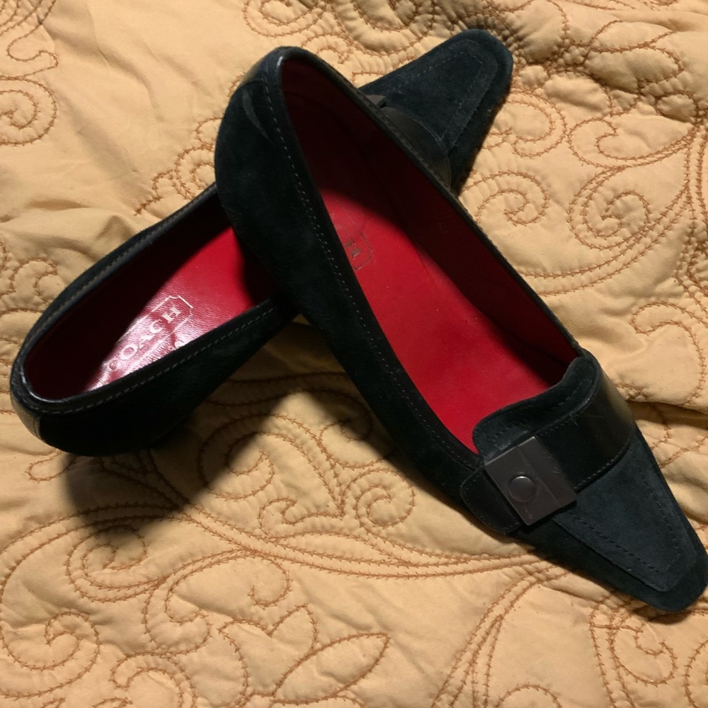 Beautiful black Coach shoes size 7.5. No scratches or tears, great condition.